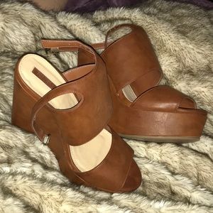 Brand New! F21 Tan Platform Wedge Sandals 7.5